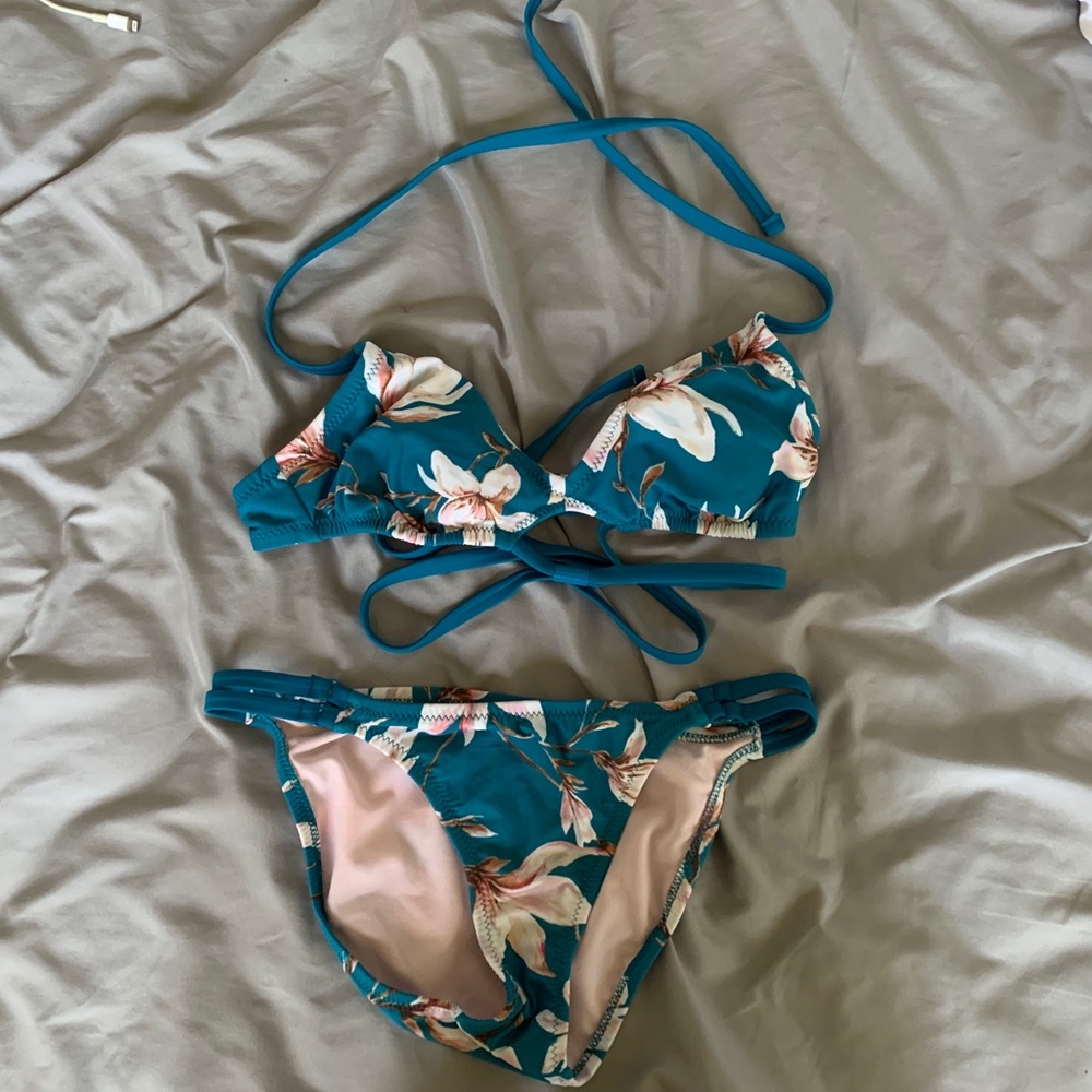 Blue floral swimsuit set
